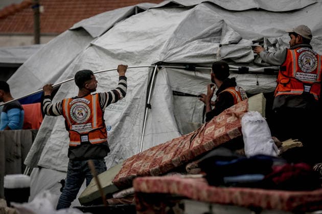 Gaza civil defense teams continue emergency work from beachside tents GAZA CITY, GAZA - JANUARY 4: Civil defense teams carry out continuous emergency response operations while operating from temporary tents set up along the Gaza coastline, after their stations and equipment were destroyed, in Gaza City, Gaza on January 4, 2026. Saeed M. M. T. Jaras Anadolu Gaza City Gaza. Editorial use only. Please get in touch for any other usage.  Copyright: x2026xAnadoluxSaeedxM.xM.xT.xJarasx