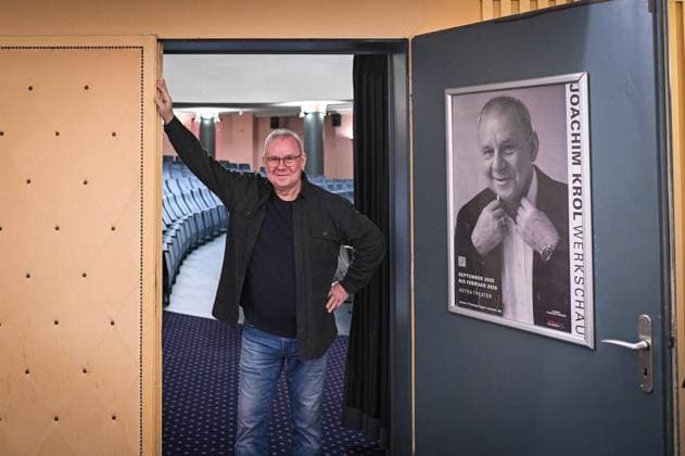 Joachim Krol ins Astra Theater ** NUR FÜR REDAKTIONELLE ZWECKE ** EDITORIAL USE ONLY **<p>Schauspieler Joachim Krol posiert für ein Porträt, am Sonntag, 04. Januar 2025 im Kino Astra Theater in Essen. Joachim Krol kommt spontan ins Kino Astra Theater. Vorstellung von seinem Fil Lautlos. Deutschland NRW Essen Copyright: SocratesxTassos