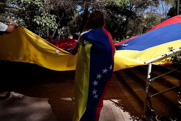 January 4, 2026, Mexico, Cdmx, Mexico: Yesterday, the U.S. government captured Venezuelan President NICOLAS MADURO on orders from DONALD TRUMP. Today, the Venezuelan community living in Mexico took to the streets of Polanco (one of the country s most exclusive neighborhoods) with flags to express their gratitude for President TRUMP S actions in South America. Currently, Vice President DELSY RODRIGUEZ has assumed power in Venezuela due to this conflict, which was instigated by the U.S. government with the clear objective of seizing control of Venezuelan oil. Mexico Mexico - ZUMAp204 20260104_zip_p204_015 Copyright: xJosuexPerezx
