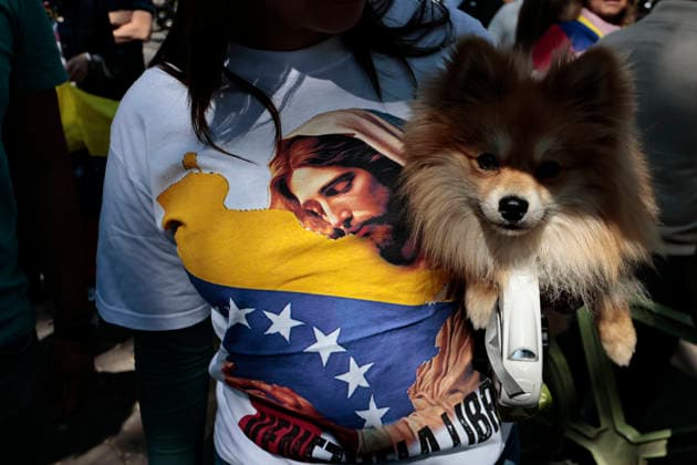 January 4, 2026, Mexico, Cdmx, Mexico: Yesterday, the U.S. government captured Venezuelan President NICOLAS MADURO on orders from DONALD TRUMP. Today, the Venezuelan community living in Mexico took to the streets of Polanco (one of the country s most exclusive neighborhoods) with flags to express their gratitude for President TRUMP S actions in South America. Currently, Vice President DELSY RODRIGUEZ has assumed power in Venezuela due to this conflict, which was instigated by the U.S. government with the clear objective of seizing control of Venezuelan oil. Mexico Mexico - ZUMAp204 20260104_zip_p204_028 Copyright: xJosuexPerezx