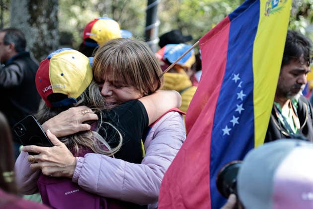 January 4, 2026, Mexico, Cdmx, Mexico: Yesterday, the U.S. government captured Venezuelan President NICOLAS MADURO on orders from DONALD TRUMP. Today, the Venezuelan community living in Mexico took to the streets of Polanco (one of the country s most exclusive neighborhoods) with flags to express their gratitude for President TRUMP S actions in South America. Currently, Vice President DELSY RODRIGUEZ has assumed power in Venezuela due to this conflict, which was instigated by the U.S. government with the clear objective of seizing control of Venezuelan oil. Mexico Mexico - ZUMAp204 20260104_zip_p204_040 Copyright: xJosuexPerezx