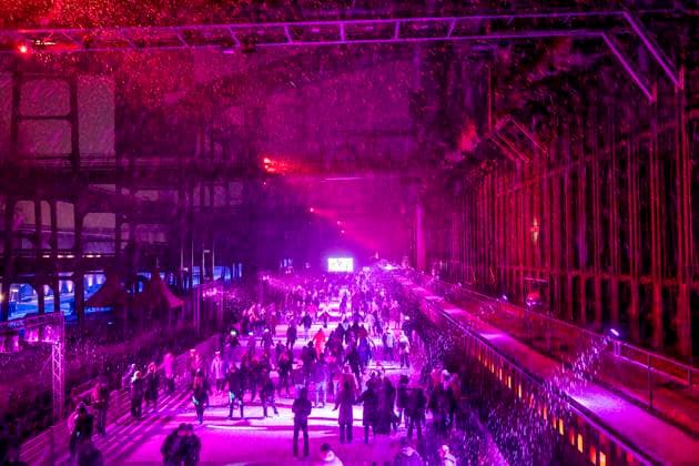 Eisbahn auf der Kokerei Zollverein, Eisdisco, Eislaufen mit Musik und vielen Lichteffekten, Essen, NRW, Deutschland Zollverein Eisbahn *** Ice rink at the Zollverein coking plant, ice disco, ice skating with music and lots of light effects, Essen, NRW, Germany Zollverein ice rink