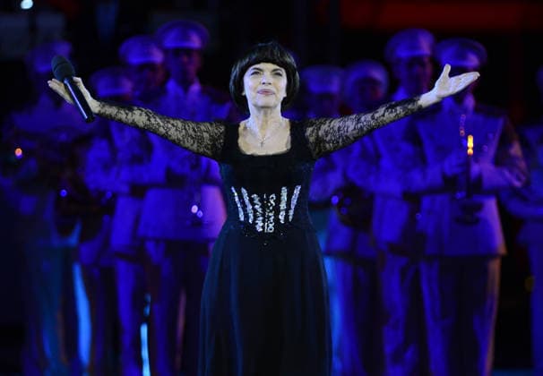 International Military Music Festival Spasskaya Tower ends in Russia MOSCOW, RUSSIA - SEPTEMBER 7: French singer Mireille Mathieu takes to the stage within the closing ceremony of the International Military Festival Sasskaya Tower at the Red Square of Moscow, Russia on September 7, 2014. Moskova Rusya. Editorial use only. Please get in touch for any other usage.  Copyright: x2025xAnadoluxSefaxKaracanx