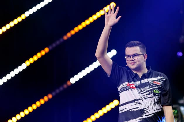 Profi-Dartspieler Gian van Veen (The Giant) bei der Pro7 Promi-Darts-WM 2026 im Maritim Hotel Bonn. Bonn, 04.01.2026 NRW Deutschland Copyright: xChristophxHardtx