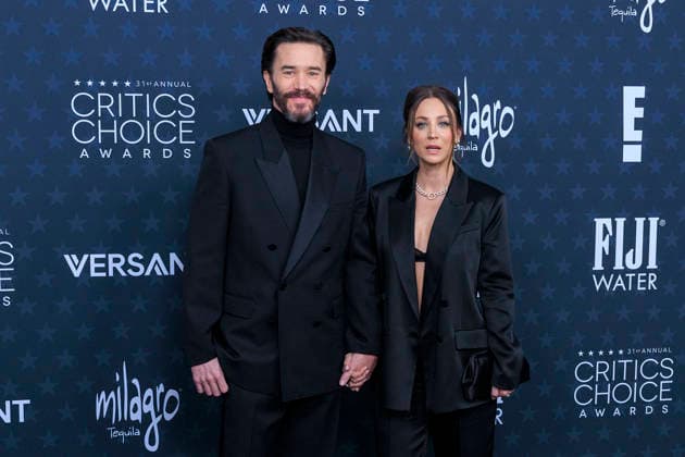 January 4, 2026, Santa Monica, California, USA: Tom Pelphrey and Kaley Cuoco on the red carpet of the 31st Critics Choice Awards on Sunday January 4, 2026 at the Barker Hanger in Santa Monica, California. JAVIER ROJAS PI Santa Monica USA - ZUMAp124 20260104_zaa_p124_074 Copyright: xJavierxRojasx