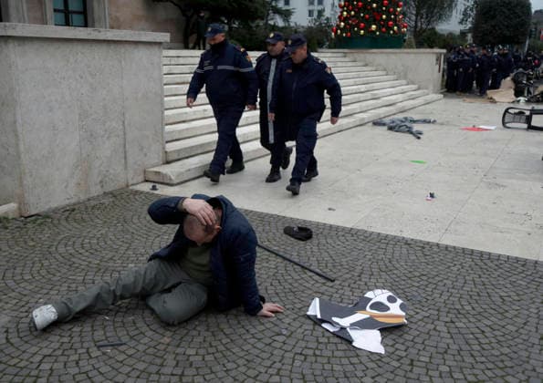 Anti-government protest in Tirana, Albania.. - 04 January 2026 Protesters clash with police officers during a protest in front of the government building in Tirana, Albania, on January 4, 2026. The rally follows a request by the Special Prosecution (SPAK) for the arrest of Deputy Prime Minister Belinda Balluku over alleged tender manipulation in infrastructure projects. TIRANA ALBANIA Copyright: xMALTONxDIBRAx