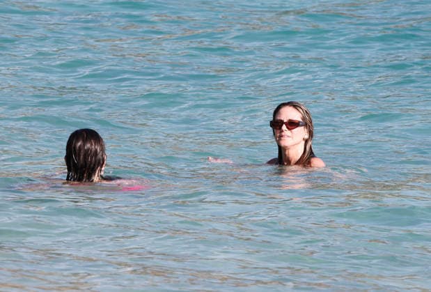 Heidi Klum And Tom Kaulitz Beachside - St Barths Heidi Klum and Tom Kaulitz seen enjoying the sun in Saint Barthelemy, France on January 4, 2026. Photo by ABACAPRESS.COM Saint Barthelemy France  Copyright: xABACAx