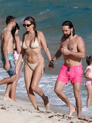 Heidi Klum And Tom Kaulitz Beachside - St Barths Heidi Klum and Tom Kaulitz seen enjoying the sun in Saint Barthelemy, France on January 4, 2026. Photo by ABACAPRESS.COM Saint Barthelemy France  Copyright: xABACAx