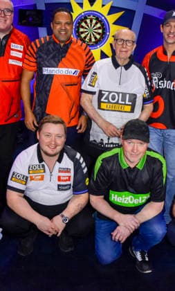 abb: Ailton - Kugelblitz - Reiner - Buetscher Werfer - Calmund Martin Schindler Joey - Der Ire- Kelly Teilnehmer bei der Promi Darts WM auf Pro Sieben im Maritim Hotel am 04.01.2026 in Bonn NRW Deutschland