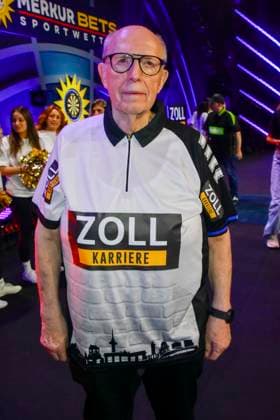 abb: Reiner Calmund der Buetsche-Werfer ex Fussball Manager Teilnehmer bei der Promi Darts WM auf Pro Sieben im Maritim Hotel am 04.01.2026 in Bonn NRW Deutschland
