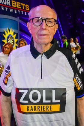 abb: Reiner Calmund der Buetsche-Werfer ex Fussball Manager Teilnehmer bei der Promi Darts WM auf Pro Sieben im Maritim Hotel am 04.01.2026 in Bonn NRW Deutschland