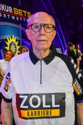 abb: Reiner Calmund der Buetsche-Werfer ex Fussball Manager Teilnehmer bei der Promi Darts WM auf Pro Sieben im Maritim Hotel am 04.01.2026 in Bonn NRW Deutschland