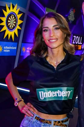 abb: Catherine Cathy Hummels Teilnehmerin bei der Promi Darts WM auf Pro Sieben im Maritim Hotel am 04.01.2026 in Bonn NRW Deutschland