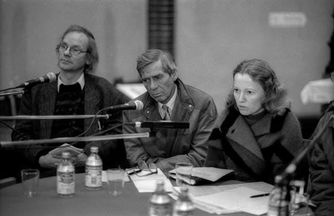 Stasi Aufarbeitung Deutschland, Berlin, 18.10.1992, Stasi - Verstrickung Gerhard, Thomas, Chefredakteur. die kirche: (v.l.n.r.) Erhard Neubert (Mitbegründer. DA, Demokratischer Aufbruch), Gerhard, Thomas, Chefredakteur. die kirche, Ruth Misselwitz, Veranstaltung in der Erlöserkirche, Â *** Stasi Aufarbeitung Deutschland, Berlin, 18 10 1992, Stasi involvement Gerhard, Thomas, editor-in-chief die kirche v l n r Erhard Neubert co-founder DA, Demokratischer Aufbruch , Gerhard, Thomas, editor-in-chief die kirche, Ruth Misselwitz, event in the Erlöserkirche, Â