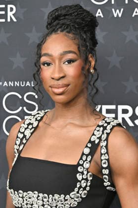 Amber Igiede bei der Verleihung der 31. Critics Choice Awards 2026 im Barker Hangar. Santa Monica, 04.01.2026