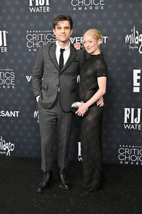 Patrick Ball und Elysia Roorbach bei der Verleihung der 31. Critics Choice Awards 2026 im Barker Hangar. Santa Monica, 04.01.2026