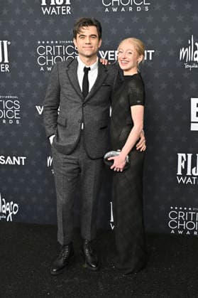 Patrick Ball und Elysia Roorbach bei der Verleihung der 31. Critics Choice Awards 2026 im Barker Hangar. Santa Monica, 04.01.2026