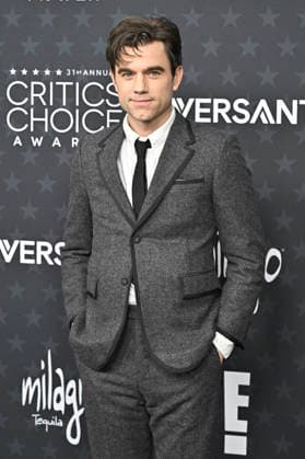 Patrick Ball bei der Verleihung der 31. Critics Choice Awards 2026 im Barker Hangar. Santa Monica, 04.01.2026
