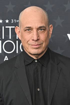 Bruce Eric Kaplan bei der Verleihung der 31. Critics Choice Awards 2026 im Barker Hangar. Santa Monica, 04.01.2026