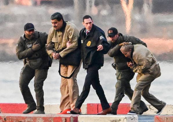 Ousted President Nicolas Maduro of Venezuela and his wife, Cilia Flores arrive at the Wall Street Heliport in the New York City borough of Manhattan, NY, to be transported to appear in a New York court on Monday, January 5, 2026. They are to be arraigned as part of a Narco-Terrorism indictment against them by the United States Government. Copyright: xKylexMazzax xCNPx MediaPunchx