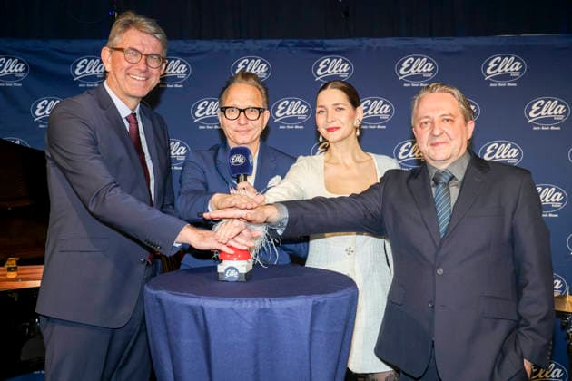 Ella Radio - Jazz, Soul und Blues , Programmstart in Berlin und Potsdam, 05.01.2026 Der Beauftragte der Bundesregierung für Kultur und Medien (BKM) Dr. Wolfram Weimer gemeinsam mit Senderchef Oliver Dunk, dem künstlerischen Direktor des Jazz-Instituts Berlin (UdK) Prof. Paulo Morello und Jazz- Sängerin Martina Barta drücken um 12:00 Uhr den roten Knopf und Ella geht auf Sendung. 05.01.2026 im Zig Zag Jazz Club Berlin Zig Zag Jazz Club Berlin Germany *** Ella Radio Jazz, Soul and Blues , program start in Berlin and Potsdam, 05 01 2026 The Federal Government Commissioner for Culture and the Media BKM Dr Wolfram Weimer together with station manager Oliver Dunk, the artistic director of the Jazz Institute Berlin UdK Prof Paulo Morello and Copyright: xBrigittexDummerx