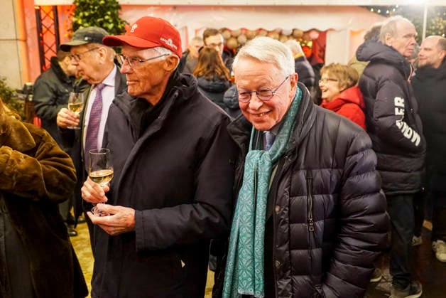 cntv: Eugen Block mit Rechtsanwalt Gerhard Strate der Gruender der Steakhauskette Block House beim Neujahrsempfangs Punsch unterm Dach 2026 im Hotel Grand Elysee Hamburg Deutschland