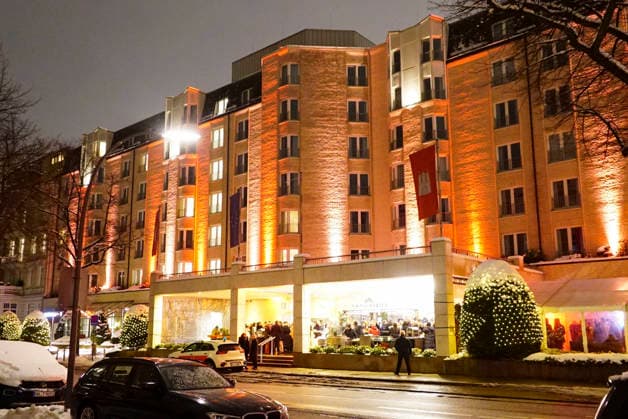 cntv: Aussenansicht beim Neujahrsempfangs Punsch unterm Dach 2026 das Hotel Grand Elysee in Hamburg Hamburg Deutschland