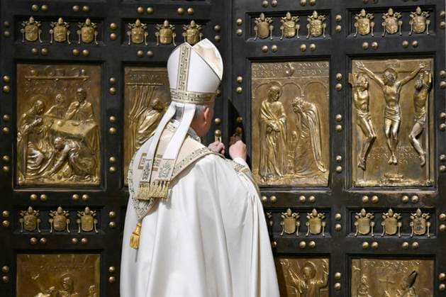 ITALY - POPE LEO XIV CLOSES ST.PETERS BASILICA HOLY DOOR TO END THE 2025 ORDINARY JUBILEE YEAR AT THE VATICAN - 2026 1 6 Italy, Rome, Vatican, 2026 1 6 .Pope Leo XIV closes St. Peter s Basilica Holy Door to end the 2025 ordinary Jubilee year, at the Vatican EDITORIAL USE ONLY - NO BOOKS Copyright: xVATICANxMEDIAx