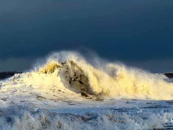 Creative Highlights World Travel photoshoot UK 2026 Powerful winter waves crash across the sea during a storm, capturing the raw force of nature as wind and turbulent water shape a dramatic seascape on Marine Drive, North Bay, Scarborough Yorkshire England UK on the 2nd January 2026 Copyright: xMarkxNewcombex