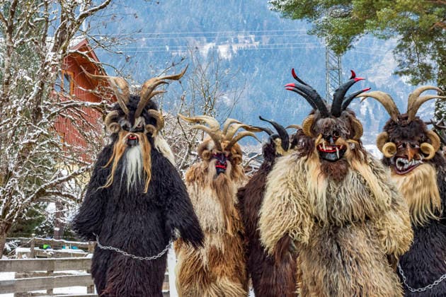 Perchtenlauf (Percht Perchten mask procession): Die Kramperl (Krampus, Klaubauf, Toifi, Teufel) Bad Hofgastein Pongau Salzburg Austria