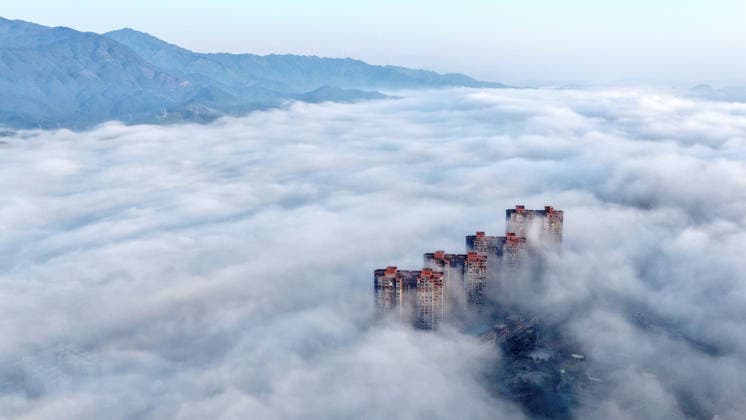 Thick Fog Hit Rong an High rise buildings are faintly visible under thick fog in Rong an County, Liuzhou City, Guangxi, China on January 7, 2026. Rong an Guangxi China  Copyright: xCFOTOx i1767793963863