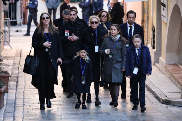 Brigitte Bardot Funeral - Saint-Tropez Please hide children s faces prior to the publication - Relatives and family members arriving at Notre-Dame de l Assomption church, for the funeral ceremony for late French actress Brigitte Bardot, in Saint-Tropez, southeastern France, on January 7, 2026. French film sensation Brigitte Bardot, a symbol of sexual liberation in the 1950s and 1960s who reinvented herself as an animal rights defender and embraced far-right views, died on Decmber 28, 2025 aged 91. Photo by Raphael Lafargue ABACAPRESS.COM Saint-Tropez France  Copyright: xLafarguexRaphael ABACAx