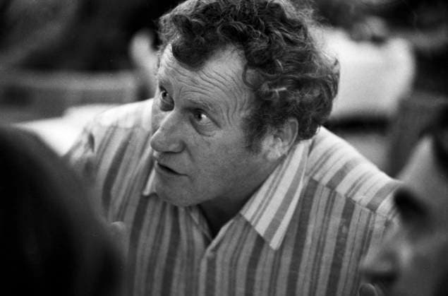 Porträt des Schriftstellers Max von der Grün bei einer P.E.N.-Veranstaltung am 7. April 1972 in Dortmund. Der Autor mit ernstem Blick, im Hemd, im Gespräch vertieft. Dortmund Nordrhein-Westfalen Deutschland *** Portrait of Writer Max from the Green at a P e n Event on 7 April 1972 in Dortmund the Author with serious View, at Shirt, at Interview deepened Dortmund North Rhine Westphalia Germany Copyright: xUnitedxArchivesx xSvenxSimonxArchives SVS_94010002232