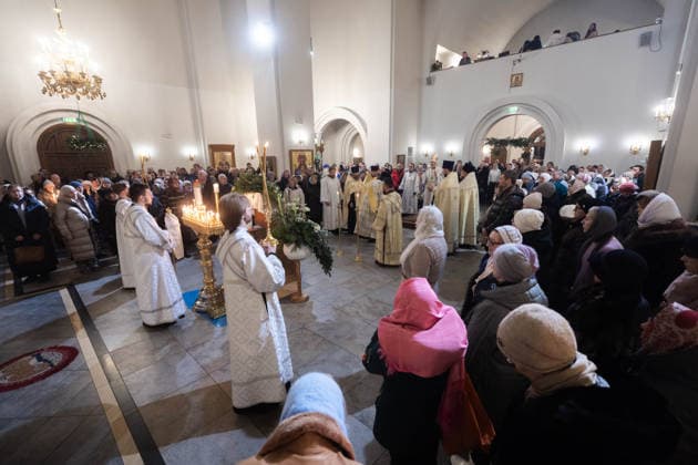 06.01.2026, Tallinn. Traditional Russian Christmas festivities start on Christmas Eve, which is celebrated on 6 January. Russian Orthodox Christmas service in the Church of the Quick to Hearken Icon of the Mother of God in Tallinn. Photo Madis Veltman, Postimees Tallinn Harjumaa Estonia 1MV06JAN26D23  Copyright: xMadisxVeltmanx The clergy among the congregation carrying out a Christmas service in the church