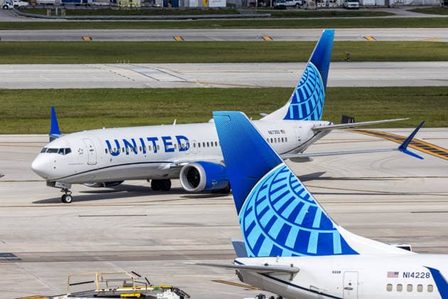 United Airlines Boeing 737 MAX 8 Flugzeug Flughafen Fort Lauderdale in den Vereinigten Staaten Fort Lauderdale, Vereinigte Staaten - 5. November 2025: Ein Boeing 737 MAX 8 Flugzeug der United Airlines mit dem Kennzeichen N67350 auf dem Flughafen Fort Lauderdale, Vereinigte Staaten. *** United Airlines Boeing 737 MAX 8 aircraft Fort Lauderdale Airport in the United States Fort Lauderdale, United States November 5, 2025 A United Airlines Boeing 737 MAX 8 aircraft with registration N67350 at Fort Lauderdale Airport, United States