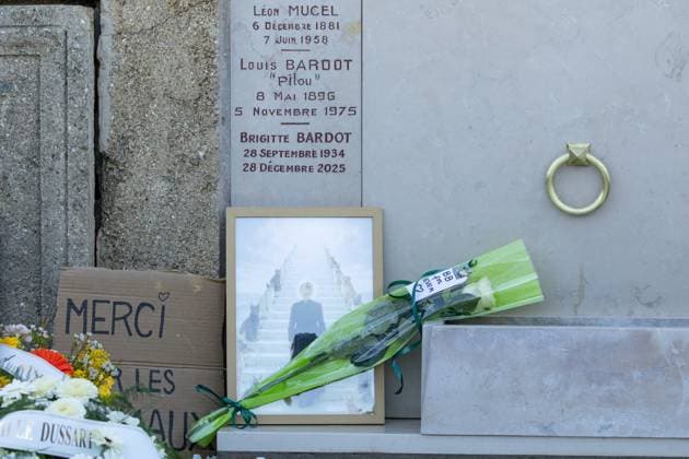 Brigitte Bardot s Grave at The Marine Cemetery - Saint-Tropez Wreath of flowers and photographs of late French actress Brigitte Bardot are pictured around her grave at the marine cemetery, following the funeral ceremony at Notre-Dame de l Assomption church, in Saint-Tropez, southeastern France, on January 7, 2026. French film sensation Brigitte Bardot, a symbol of sexual liberation in the 1950s and 1960s who reinvented herself as an animal rights defender and embraced far-right views, died on December 28, 2025 aged 91. Photo by Shootpix ABACAPRESS.COM Saint-Tropez France  Copyright: xShootpix ABACAx