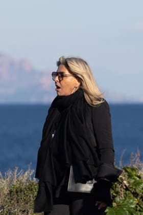 Public Tribute to Brigitte Bardot at The Pre Des Pecheurs - Saint-Tropez Caroline Margeridon during public tribute to Brigitte Bardot at the Pré des Pêcheurs, in the La Ponche district of Saint-Tropez after Brigitte Bardot s Funerals on January 7, 2026 in Saint-Tropez, France. Photo by Shootpix ABACAPRESS.COM Saint-Tropez France  Copyright: xShootpix ABACAx