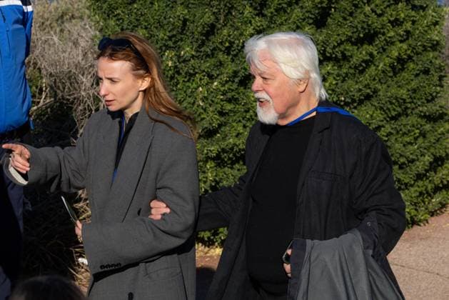 Public Tribute to Brigitte Bardot at The Pre Des Pecheurs - Saint-Tropez Paul Watson during public tribute to Brigitte Bardot at the Pré des Pêcheurs, in the La Ponche district of Saint-Tropez after Brigitte Bardot s Funerals on January 7, 2026 in Saint-Tropez, France. Photo by Shootpix ABACAPRESS.COM Saint-Tropez France  Copyright: xShootpix ABACAx