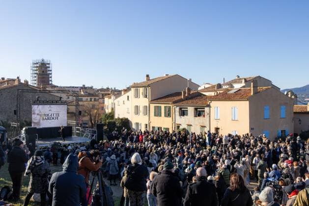 Public Tribute to Brigitte Bardot at The Pre Des Pecheurs - Saint-Tropez Admirers and local residents gather for a public tribute to Brigitte Bardot at the Pré des Pêcheurs, in the La Ponche district of Saint-Tropez after Brigitte Bardot s Funerals on January 7, 2026 in Saint-Tropez, France. Photo by Shootpix ABACAPRESS.COM Saint-Tropez France  Copyright: xShootpix ABACAx