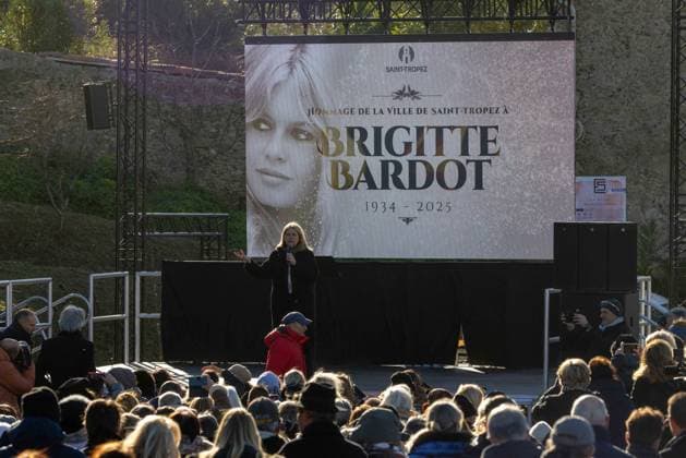 Public Tribute to Brigitte Bardot at The Pre Des Pecheurs - Saint-Tropez Admirers and local residents gather for a public tribute to Brigitte Bardot at the Pré des Pêcheurs, in the La Ponche district of Saint-Tropez after Brigitte Bardot s Funerals on January 7, 2026 in Saint-Tropez, France. Photo by Shootpix ABACAPRESS.COM Saint-Tropez France  Copyright: xShootpix ABACAx