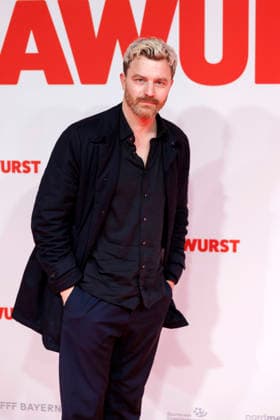 Schauspieler Friedrich Mücke bei der Weltpremiere des Films Extrawurst im Lichtburg Kino in Essen. Essen, 07.01.2026 NRW Deutschland Copyright: xChristophxHardtx