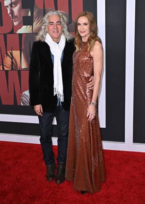 ˜Dead Man™s Wire™ Los Angeles Screening Mitch Grazer and Kelly Lynch arriving at the Los Angeles screening of Dead Man™s Wire held at AMC The Grove 14 on January 7, 2026 in Los Angeles, Ca. Los Angeles Barker Hanger California USA Copyright: xStarbuck xAFF-USA.COMx
