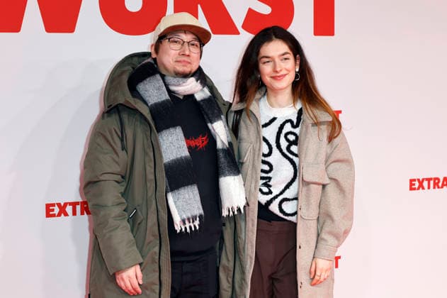 Shawn Bu mit Begleitung bei der Weltpremiere des Kinofilms Extrawurst in der Lichtburg. Essen, 07.01.2026