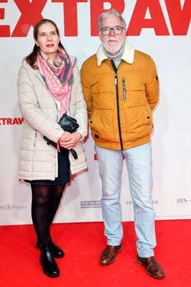 Wolfgang Trepper mit Begleitung bei der Weltpremiere des Kinofilms Extrawurst in der Lichtburg. Essen, 07.01.2026