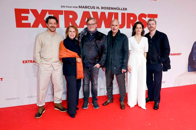 Fahri Yardim, Gaby Dohm, Hape Kerkeling, Christoph Maria Herbst, Anja Knauer und Friedrich Mücke bei der Weltpremiere des Kinofilms Extrawurst in der Lichtburg. Essen, 07.01.2026