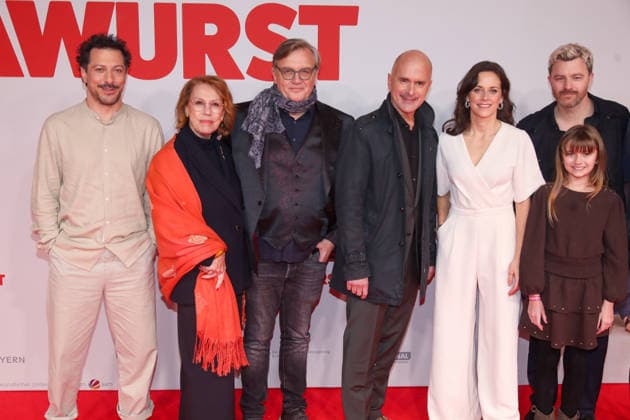 Weltpremiere von Extrawurst in Essen Essen, 07.01.2026 Fahri YardÄ±m, Gaby Dohm, Hape Kerkeling, Christoph Maria Herbst, Anja Knauer, Rona Regiepi and Friedrich Mücke bei der Weltpremiere von Extrawurst n der Lichtburg in Essen NRW Deutschland Copyright: xMatthiasxGränzdörferx