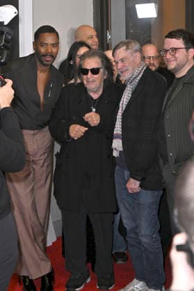 Colman Domingo, Al Pacino, Gus Van Sant und Austin Kolodney bei der Premiere des Kinofilms Dead Man™s Wire im AMC The Grove. Los Angeles, 07.01.2026