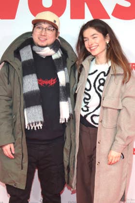 Shawn Bu mit Begleitung bei der Weltpremiere des Kinofilms Extrawurst in der Lichtburg. Essen, 07.01.2026