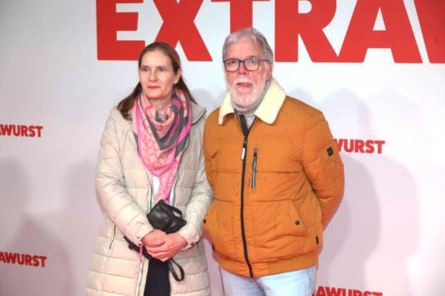 Wolfgang Trepper mit Begleitung bei der Weltpremiere des Kinofilms Extrawurst in der Lichtburg. Essen, 07.01.2026