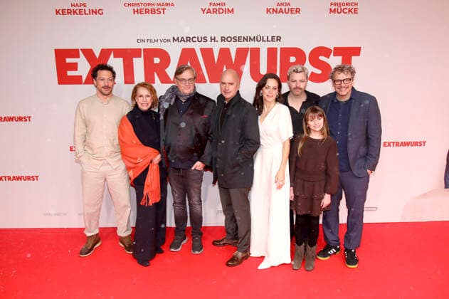 Fahri Yardim, Gaby Dohm, Hape Kerkeling, Christoph Maria Herbst, Anja Knauer, Friedrich Mücke, Rona Regiepi und Marcus H. Rosenmüller bei der Weltpremiere des Kinofilms Extrawurst in der Lichtburg. Essen, 07.01.2026